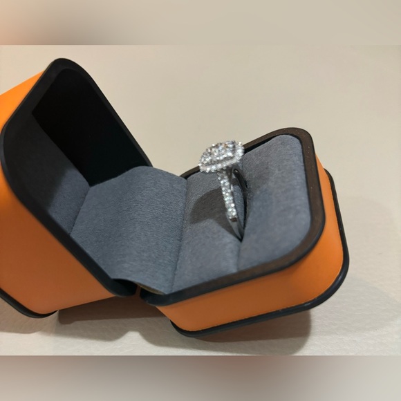 10K White Gold 1 carat Diamond Ring Set - Picture 5 of 10